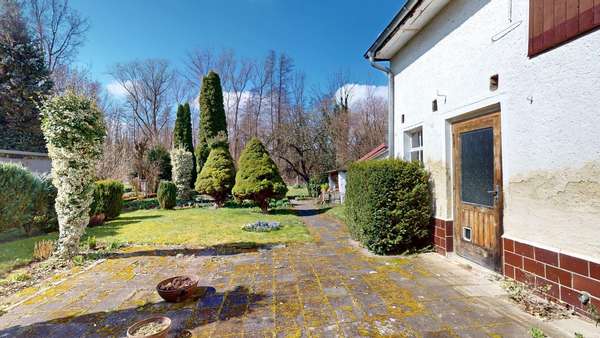 Blick in den Garten - Einfamilienhaus in 06217 Merseburg mit 108m² kaufen
