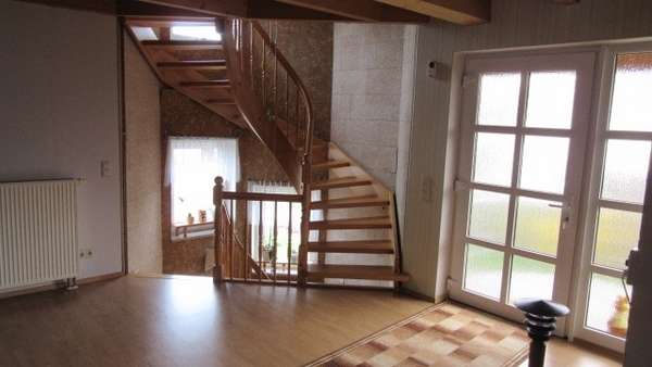 Diele Etagentreppe Diele Etagentreppe - Einfamilienhaus in 04509 Delitzsch mit 140m² kaufen