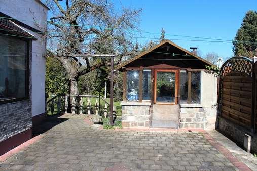 Terrasse mit Gartenhaus - Einfamilienhaus in 06217 Merseburg mit 108m² kaufen