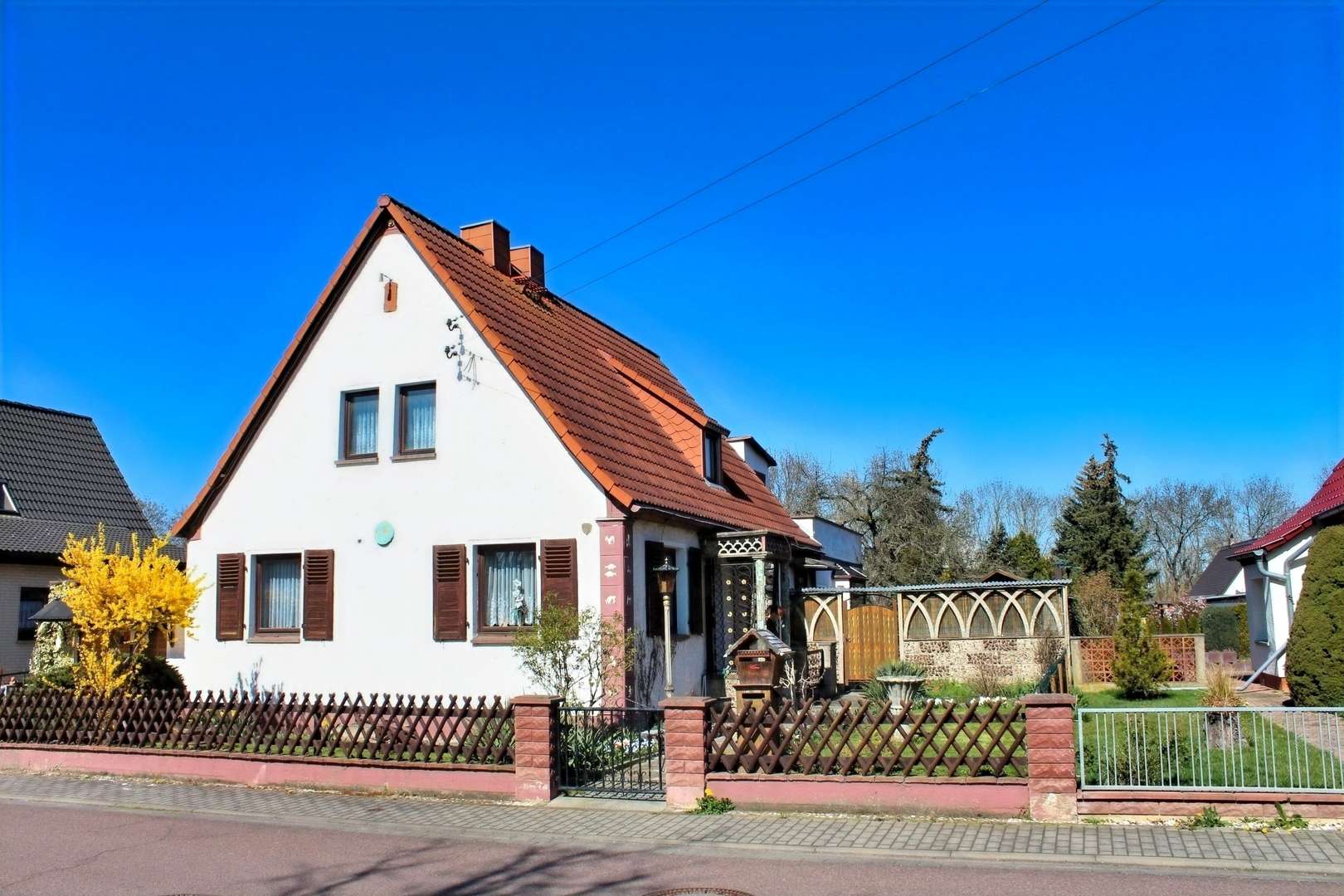 Vorderansicht - Einfamilienhaus in 06217 Merseburg mit 108m² kaufen