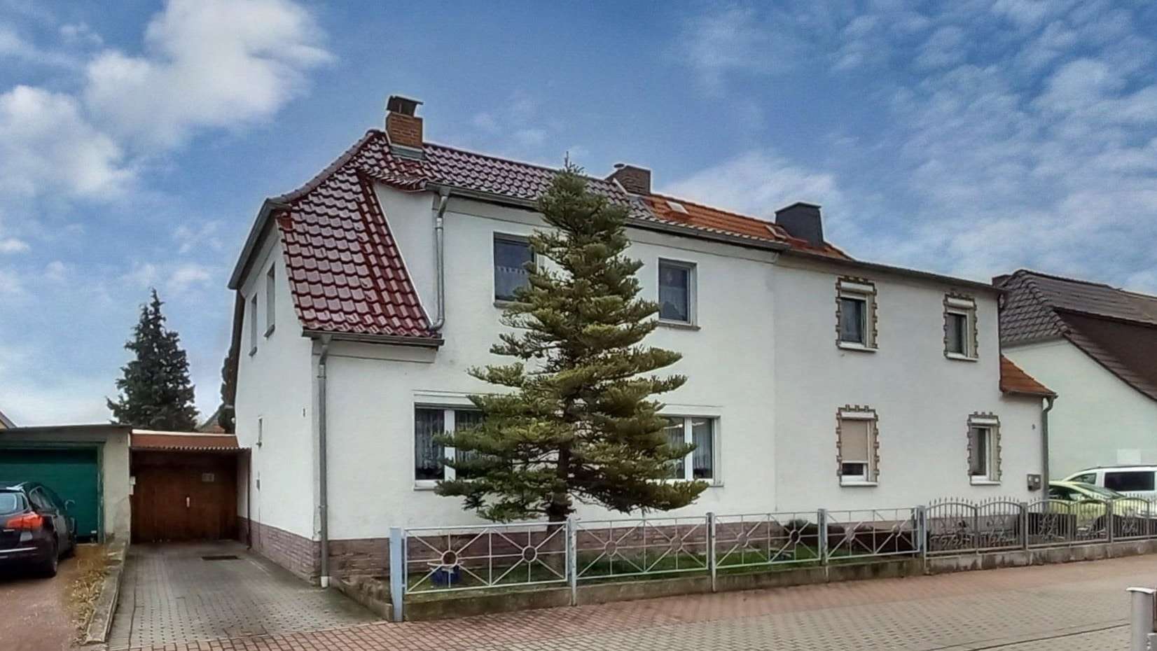 Außenansicht straßenseitig - Doppelhaushälfte in 06242 Braunsbedra mit 137m² kaufen