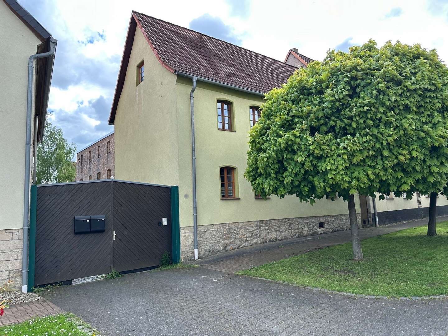 Wohnhaus - Straßenansicht - Einfamilienhaus in 06268 Steigra mit 210m² kaufen