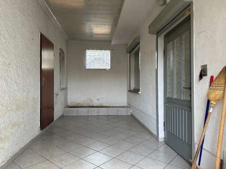 Zugang Wohnhaus + Nebengelass Zugang Wohnhaus + Nebengelass - Einfamilienhaus in 06313 Ahlsdorf mit 105m² kaufen