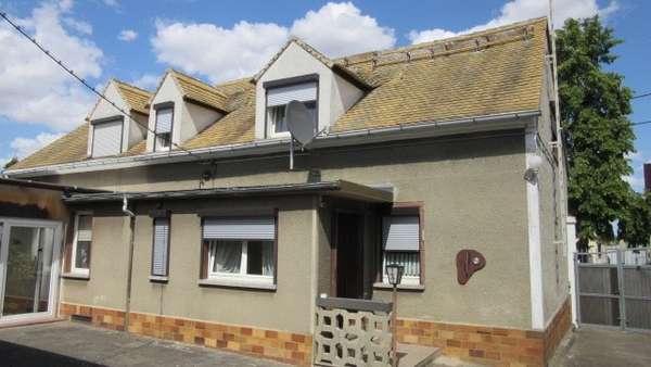 Hausansicht vom Hof - Zweifamilienhaus in 06188 Landsberg mit 211m² kaufen
