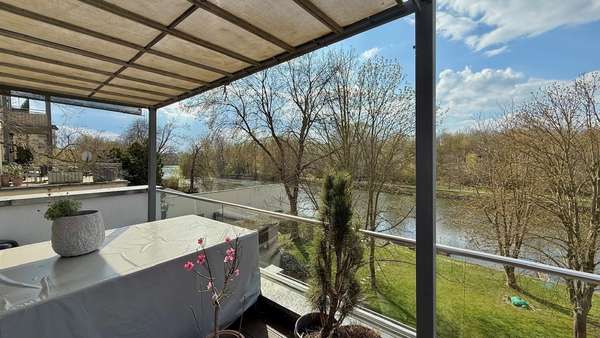 Terrasse mit Blick auf Saale Terrasse mit Blick auf Saale - Wohnung in 06110 Halle mit 126m² kaufen