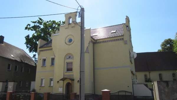 Hausansicht gesamt - Etagenwohnung in 06188 Landsberg mit 110m² kaufen