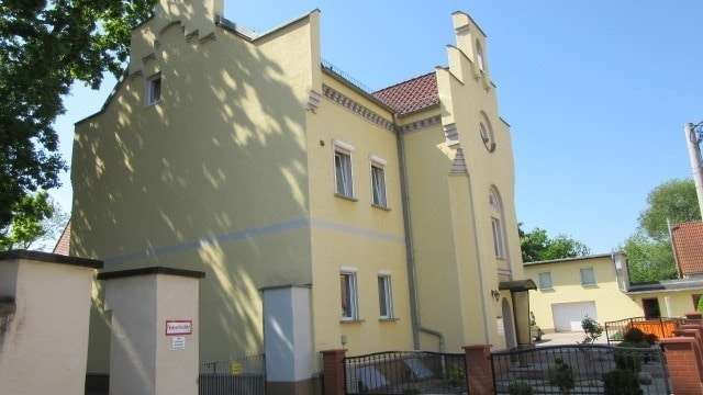 Hausansicht gesamt - Etagenwohnung in 06188 Landsberg mit 110m² kaufen