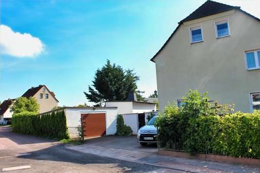 Garage 1 und Stellplätze Garage 1 und Stellplätze - Zweifamilienhaus in 06217 Merseburg mit 203m² kaufen