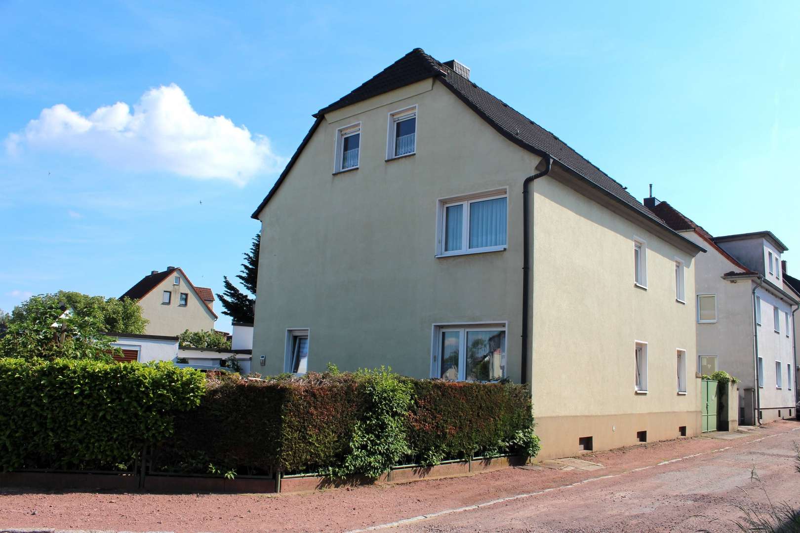 Vorderansicht Vorderansicht - Zweifamilienhaus in 06217 Merseburg mit 203m² kaufen