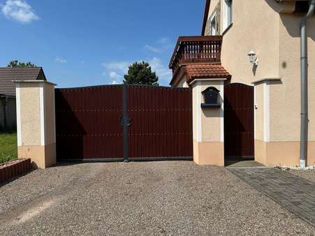 Grundstückszufahrt Grundstückszufahrt - Doppelhaushälfte in 06268 Barnstädt mit 170m² kaufen