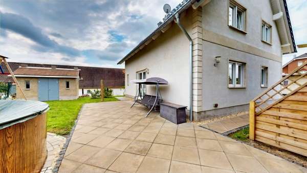 Terrasse und Gartenhaus - Einfamilienhaus in 06246 Bad Lauchstädt mit 135m² kaufen