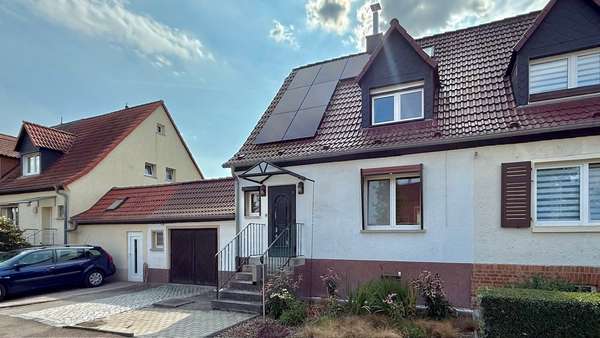 Ansicht von der Straße Ansicht von der Straße - Doppelhaushälfte in 06120 Halle mit 90m² kaufen