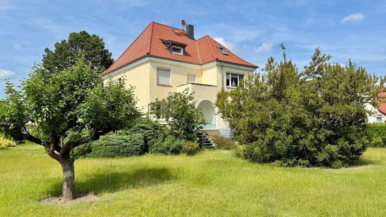 Gartenansicht der Villa Gartenansicht der Villa - Stadthaus in 06120 Halle mit 236m² kaufen