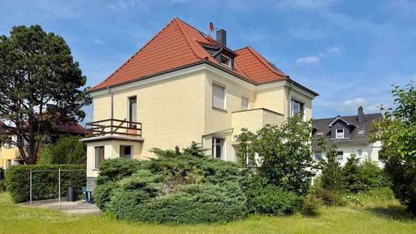 Süd- und Westseite der Villa Süd- und Westseite der Villa - Stadthaus in 06120 Halle mit 236m² kaufen