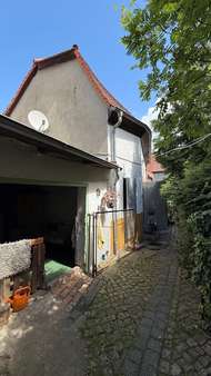 Nebengelass im Hof - Zweifamilienhaus in 06193 Petersberg mit 246m² kaufen