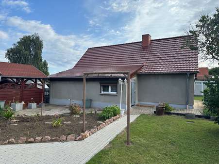 Hofansicht  - Wohnhaus - Einfamilienhaus in 06179 Teutschenthal mit 120m² kaufen