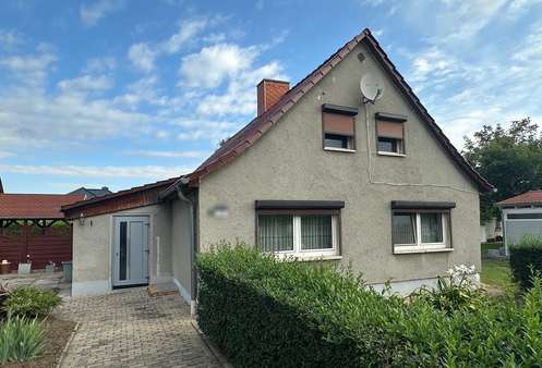 Straßenansicht 1 - Wohnhaus - Einfamilienhaus in 06179 Teutschenthal mit 120m² kaufen
