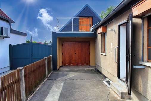 Garage und Einfahrt - Einfamilienhaus in 06231 Bad Dürrenberg mit 110m² kaufen