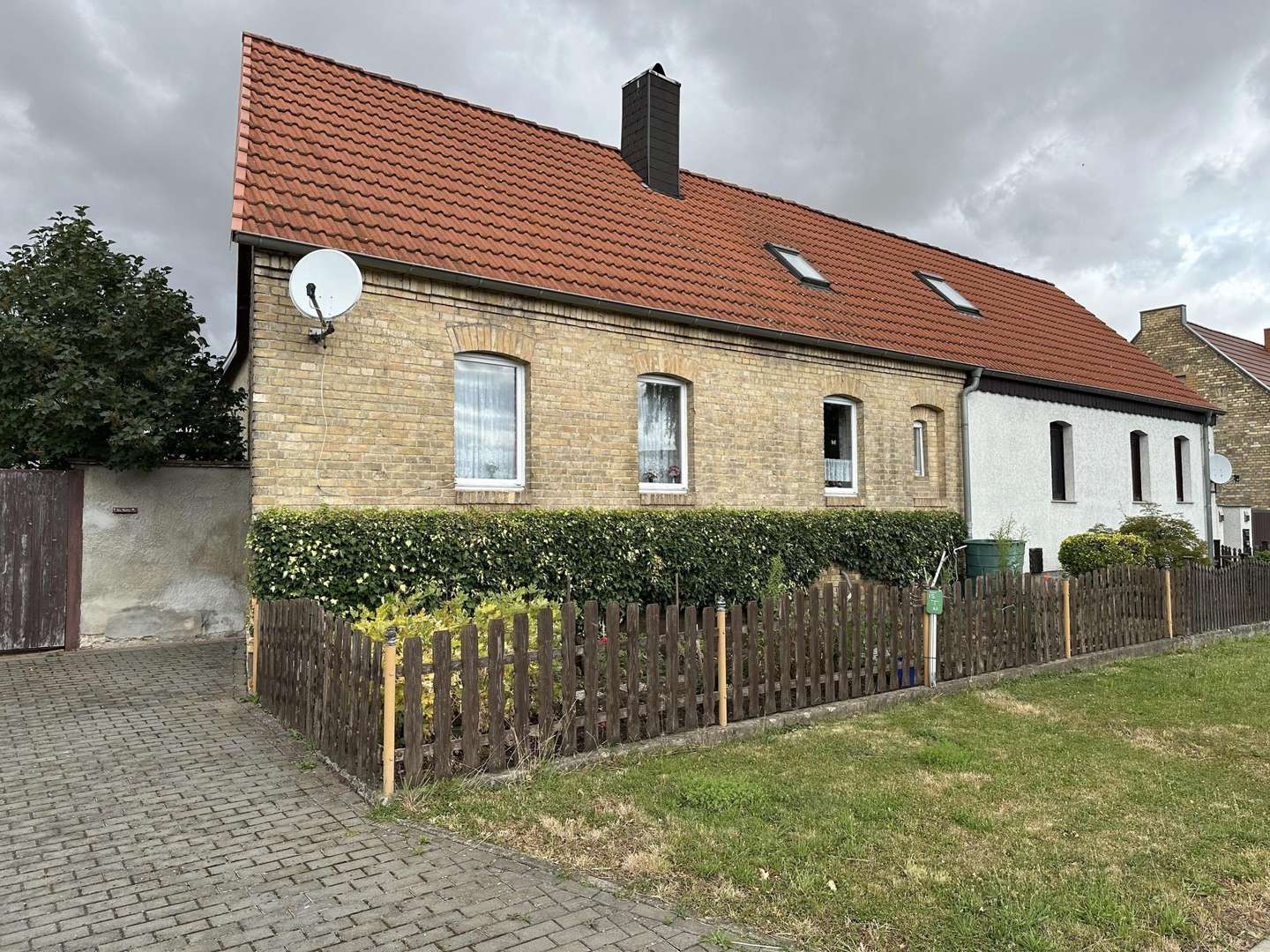 Doppelhaushälfte - Straßenansicht - Doppelhaushälfte in 06246 Bad Lauchstädt mit 90m² kaufen