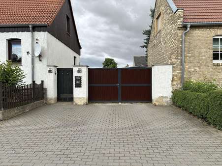 Grundstückszufahrt - Doppelhaushälfte in 06246 Bad Lauchstädt mit 90m² kaufen