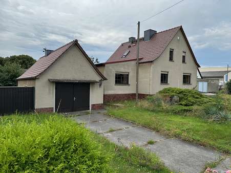 Wohnhaus - Straßenansicht - Einfamilienhaus in 06268 Obhausen mit 140m² kaufen