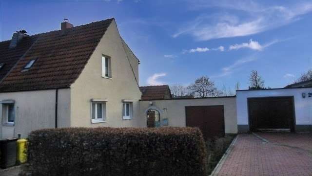 Hausansicht Hausansicht - Doppelhaushälfte in 06116 Halle mit 90m² kaufen