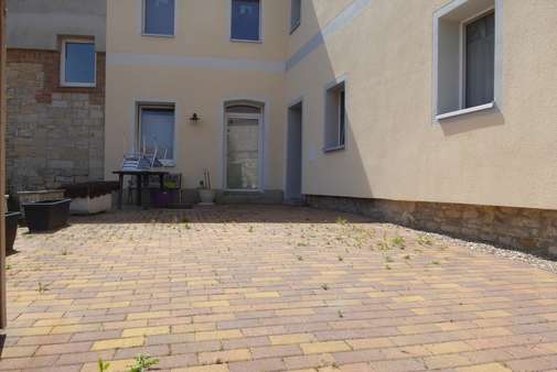 Gemeinschaftsterrasse - Mehrfamilienhaus in 06246 Bad Lauchstädt mit 215m² als Kapitalanlage kaufen