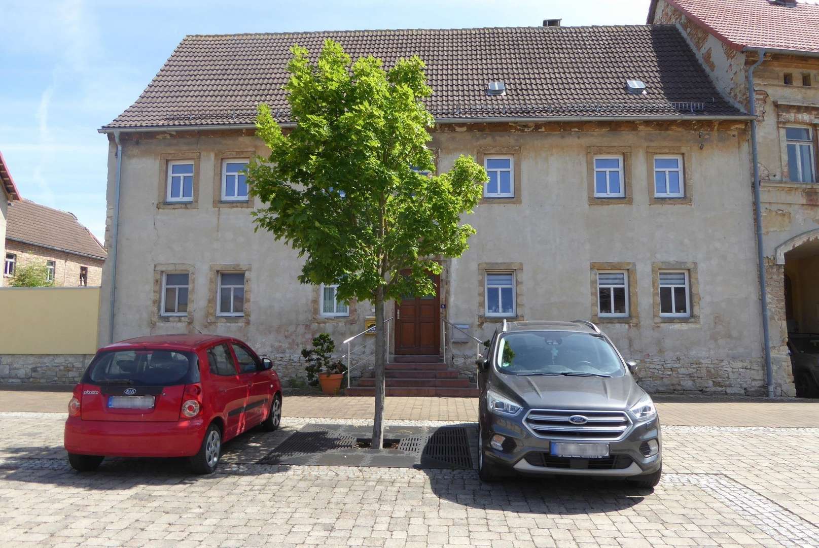 Straßenansicht (Vordereingang) - Mehrfamilienhaus in 06246 Bad Lauchstädt mit 215m² als Kapitalanlage kaufen