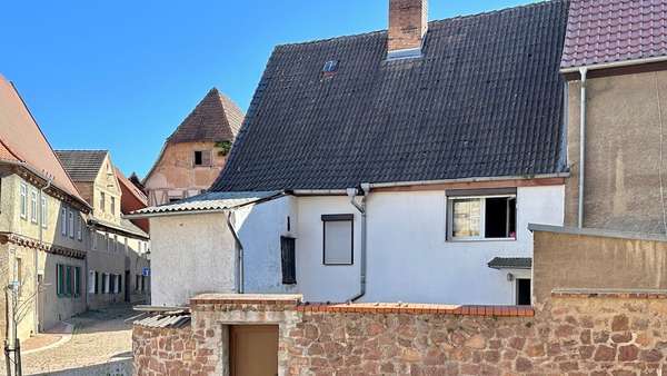 Rückansicht mit Hof - Einfamilienhaus in 06193 Wettin-Löbejün mit 117m² kaufen
