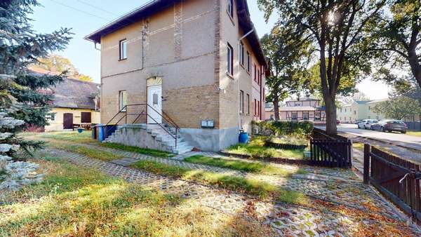 Einfahrt - Doppelhaushälfte in 06217 Merseburg mit 148m² kaufen