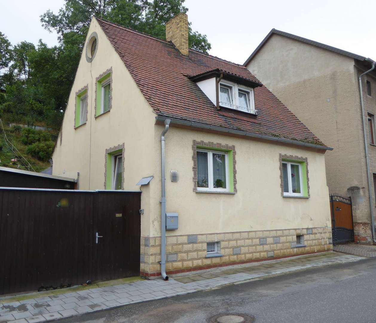 Wohnhaus - Straßenansicht - Einfamilienhaus in 06632 Branderoda mit 108m² kaufen