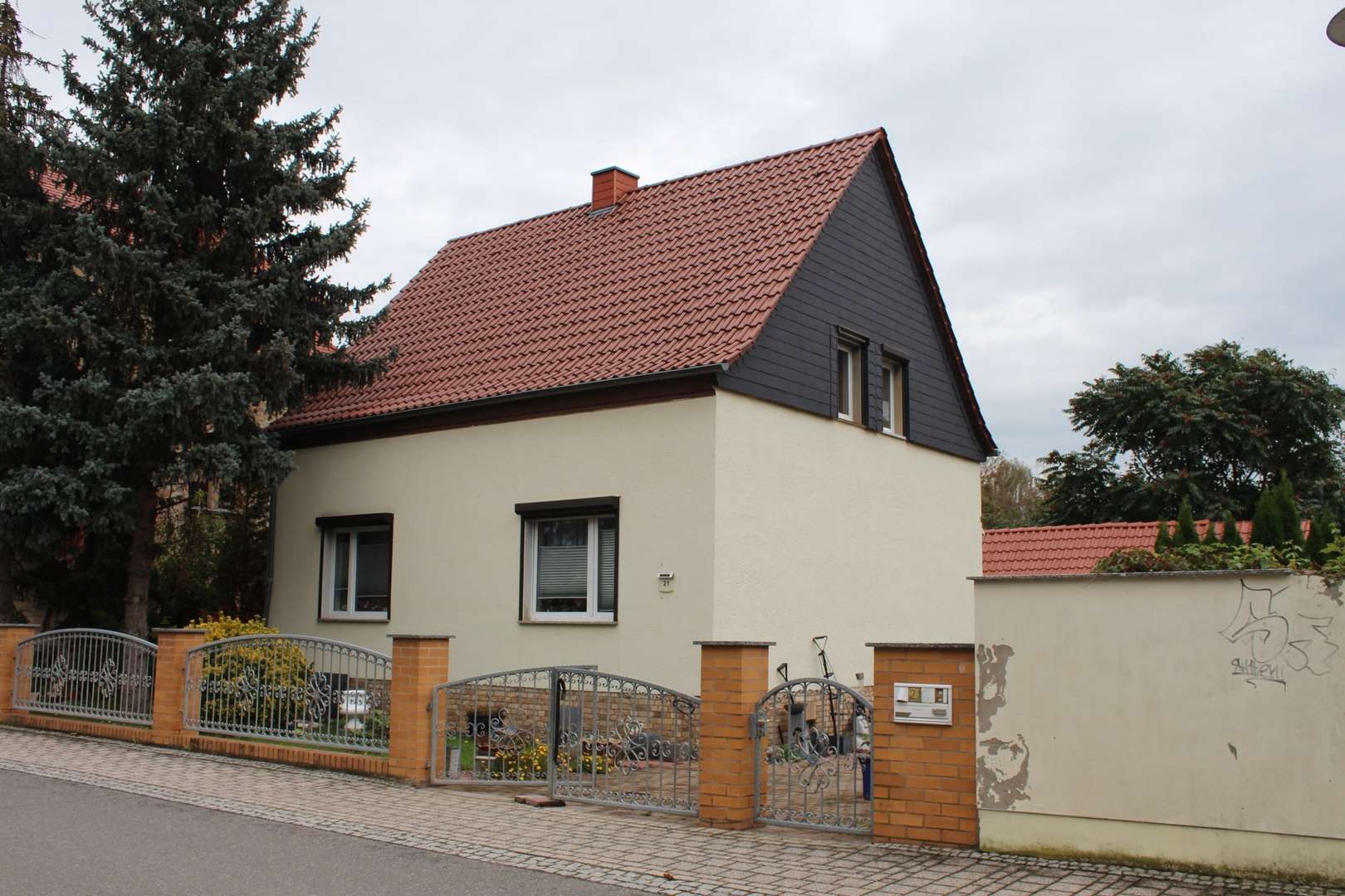 Vorderansicht - Einfamilienhaus in 06217 Merseburg mit 110m² kaufen