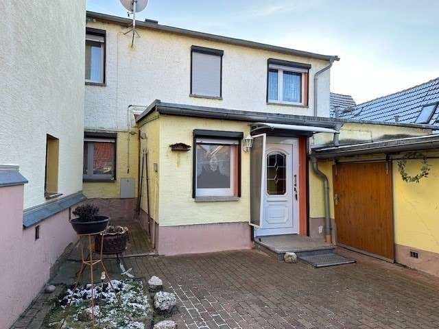 Wohnhaus - Hofansicht - Einfamilienhaus in 06268 Weißenschirmbach mit 100m² kaufen