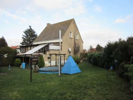 Hausansicht vom Garten - Einfamilienhaus in 06188 Landsberg mit 120m² kaufen