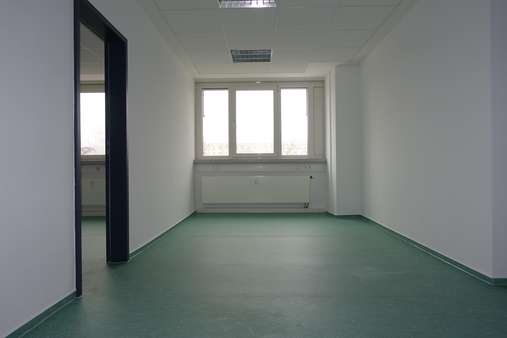 Büro/Praxis - Eingangs-/Warteberich - Krankenhaus in 06132 Halle mit 97m² mieten
