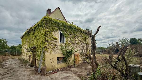 Rückansicht vom Haus - Einfamilienhaus in 06128 Halle mit 100m² kaufen