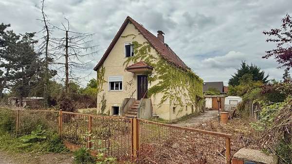 Zufahrt zum Grundstück - Einfamilienhaus in 06128 Halle mit 100m² kaufen
