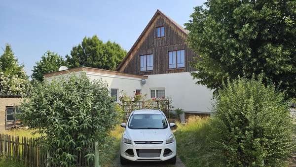 Rückseite mit TG + Stellplätze - Einfamilienhaus in 06179 Teutschenthal mit 262m² kaufen