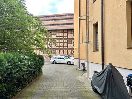 Innenhof mit Stellplätzen - Etagenwohnung in 06108 Halle mit 63m² kaufen