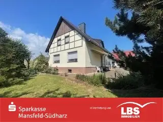 Einfamilienhaus mit großem Grundstück!