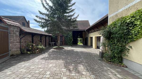 Hofansicht Richtung Süden - Einfamilienhaus in 06528 Blankenheim mit 197m² kaufen