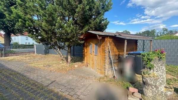 Einfahrt Einfahrt - Reihenmittelhaus in 06526 Sangerhausen mit 118m² kaufen
