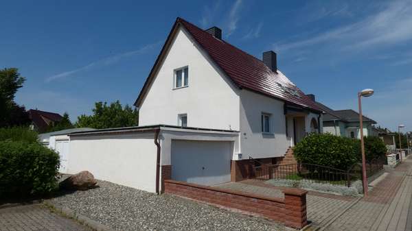 Hausansicht  - Einfamilienhaus in 39418 Staßfurt mit 170m² kaufen