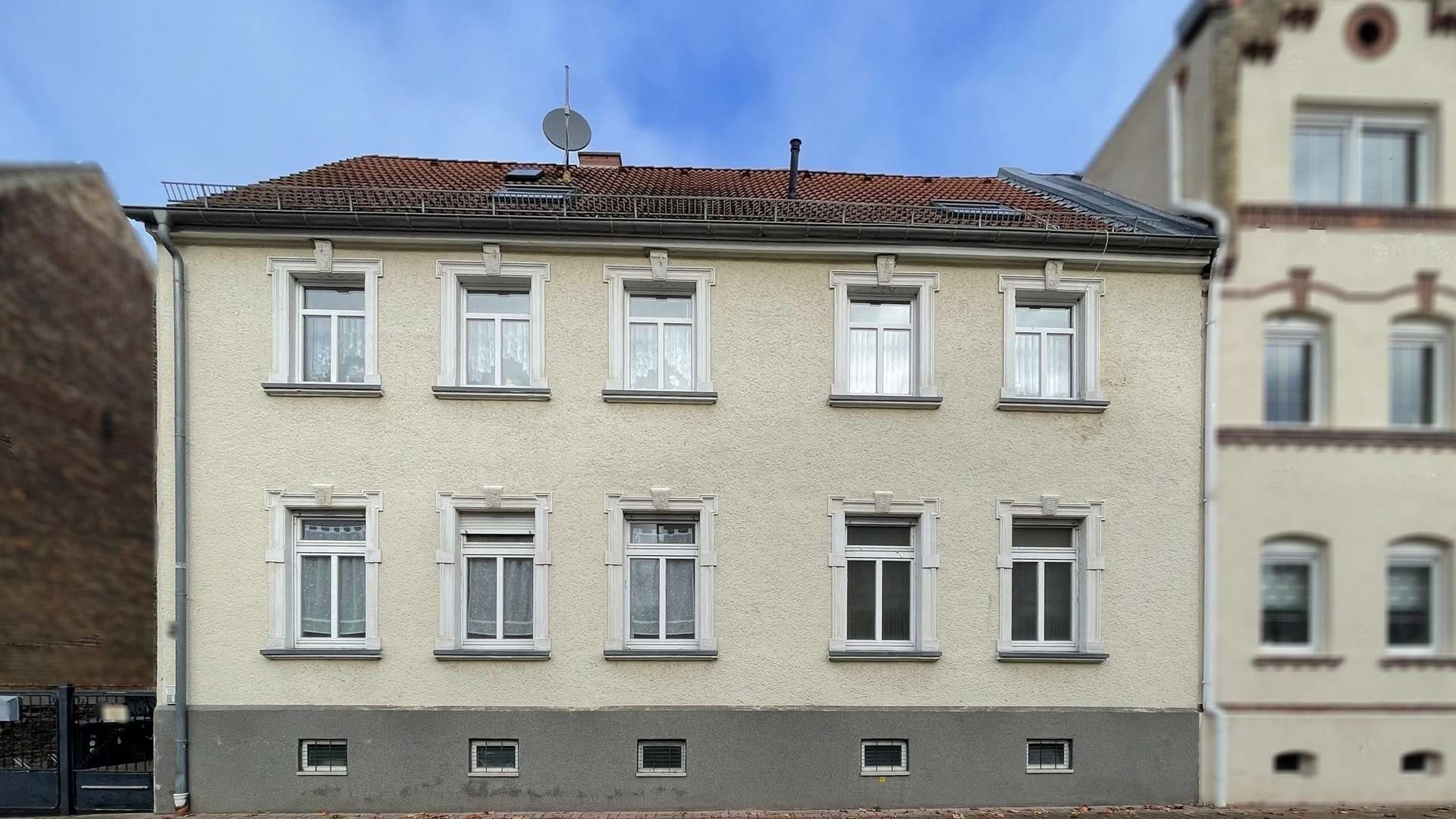 Vorderansicht - Mehrfamilienhaus in 39446 Staßfurt mit 260m² kaufen