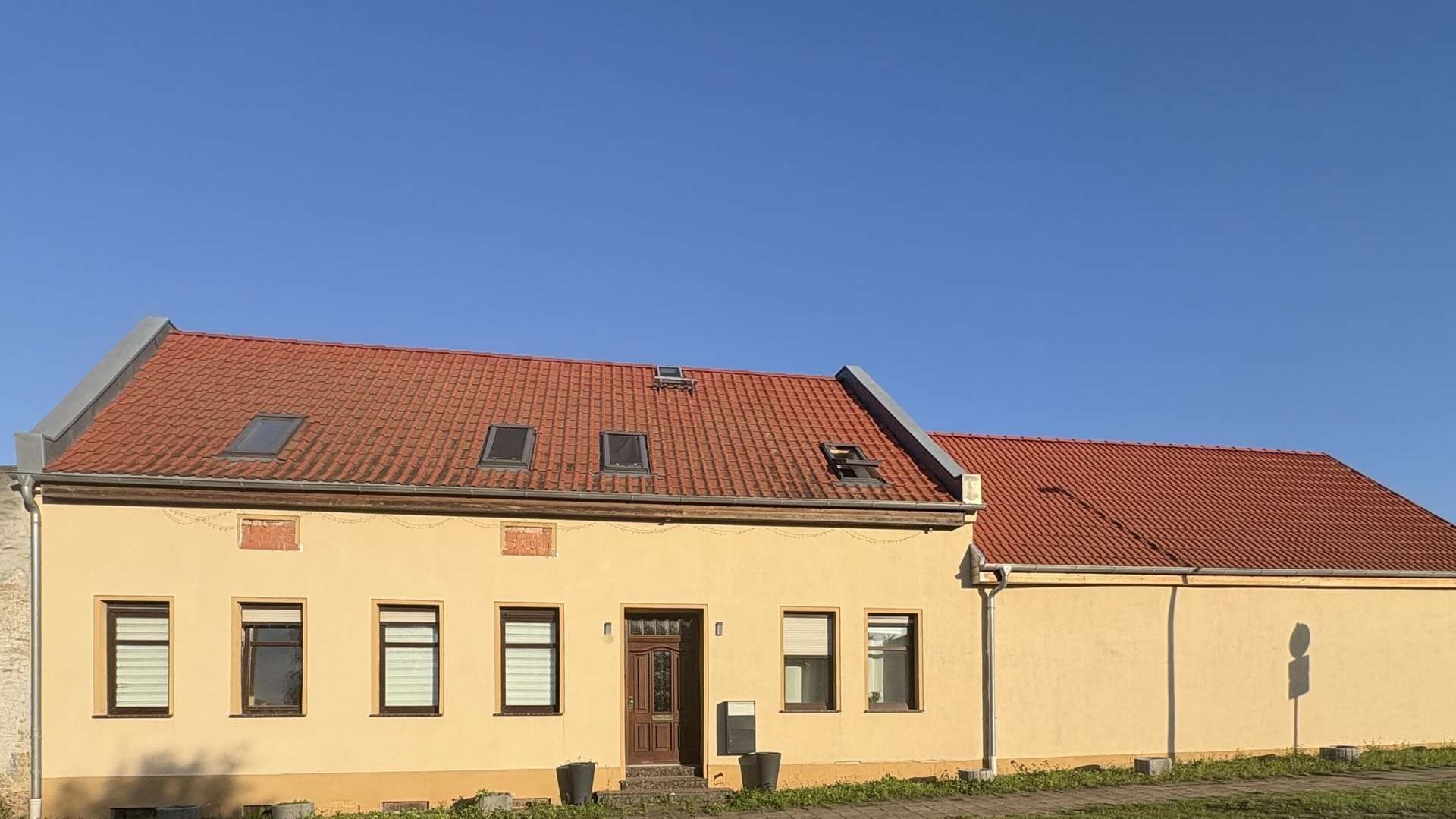 Hausfrontansicht Hausfrontansicht - Einfamilienhaus in 06406 Bernburg mit 150m² kaufen