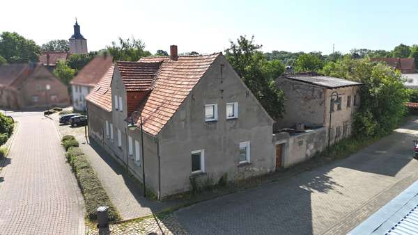 Vorderansicht Vorderansicht - Mehrfamilienhaus in 39444 Hecklingen mit 155m² kaufen