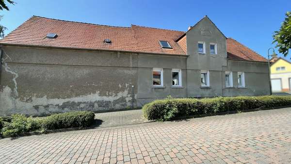 Vorderansicht Vorderansicht - Mehrfamilienhaus in 39444 Hecklingen mit 155m² kaufen