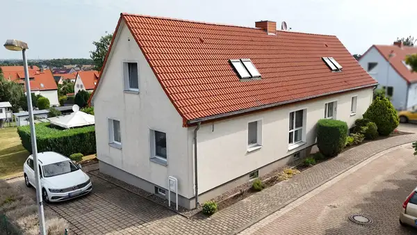 Vermietetes Zweifamilienhaus
