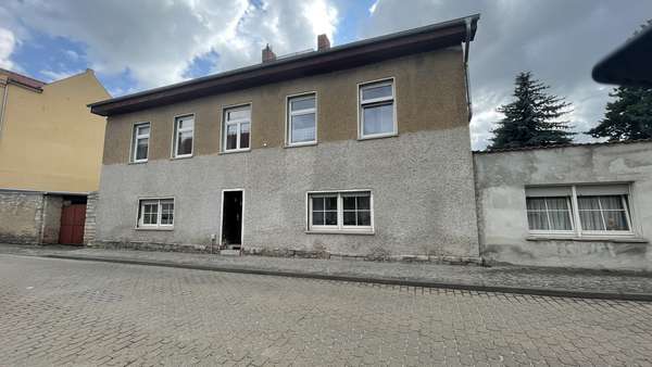 Mehrfamilienhaus in 06425 Alsleben mit 240m² kaufen