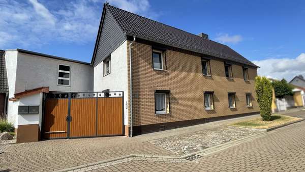 Vorderansicht - Zweifamilienhaus in 39435 Unseburg mit 220m² kaufen